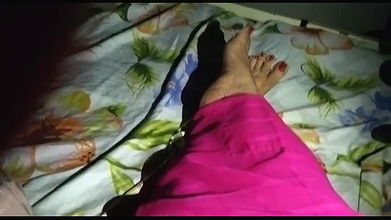 desi aunty showing her clevas