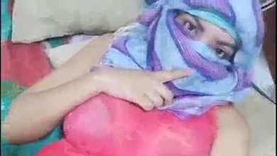 hijabi mom hot boobs  wet pussy fingaring