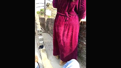 Bhabhi Showing Pussy in Outdoor