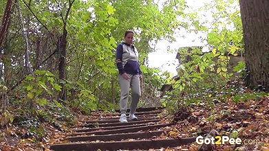 Antonia Sainz pees down countryside steps