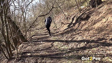 Antonia Sainz pulls down leather pants to piss