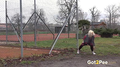 Blonde babe relieves her piss desperation