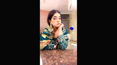 Famous Jasneet Kaur Full Nude on Snapchat Live