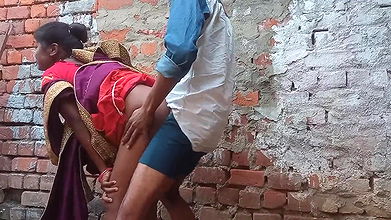 bhabhi ji apne beau ko ghar ke pichhe bulakar chud