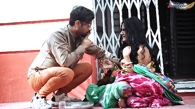 RASTE SE MAHILA VIKHARI KO UTHA KAR ANTIM BABU NE KHUB PELA FULL MOVIE