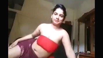 Desi lady showing boobs