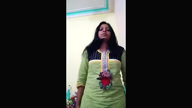 Hot Mallu Girl Showing Big Boobs