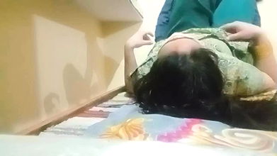 Bhai ne bahan ko bula kar akele mein chudai ki homemade fuck Hindi voice.