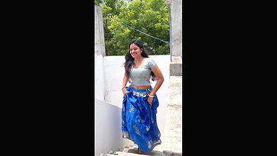 Homely beautiful girl awesome hip navel seducing in saree