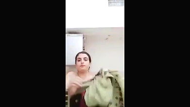 Beautiful paki girl masturbates with cucumber in Pakistani xxx