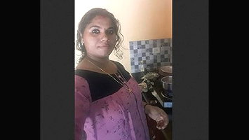 Mallu Aunty Showing Her Boobs and Pussy On Vc
