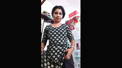 bengali boudi ne kapde utar kar sab dikhaya