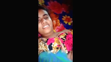 Desi Girl Showing her wet pussy