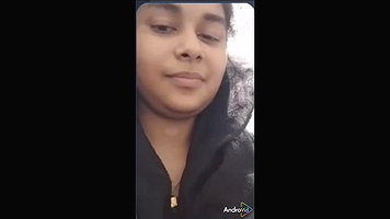topless hijab girl seduces boyfriend on live cam