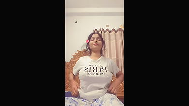 cute girlfriend exposing nude big boobs viral selfie