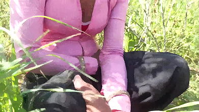 Neha bhabhi ko sarso ke khet me Ghodi banakar chod diya hindi aawaj me