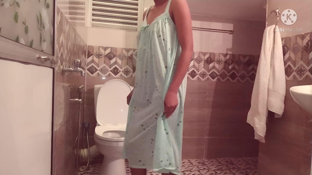 nude bath and pussy fingering