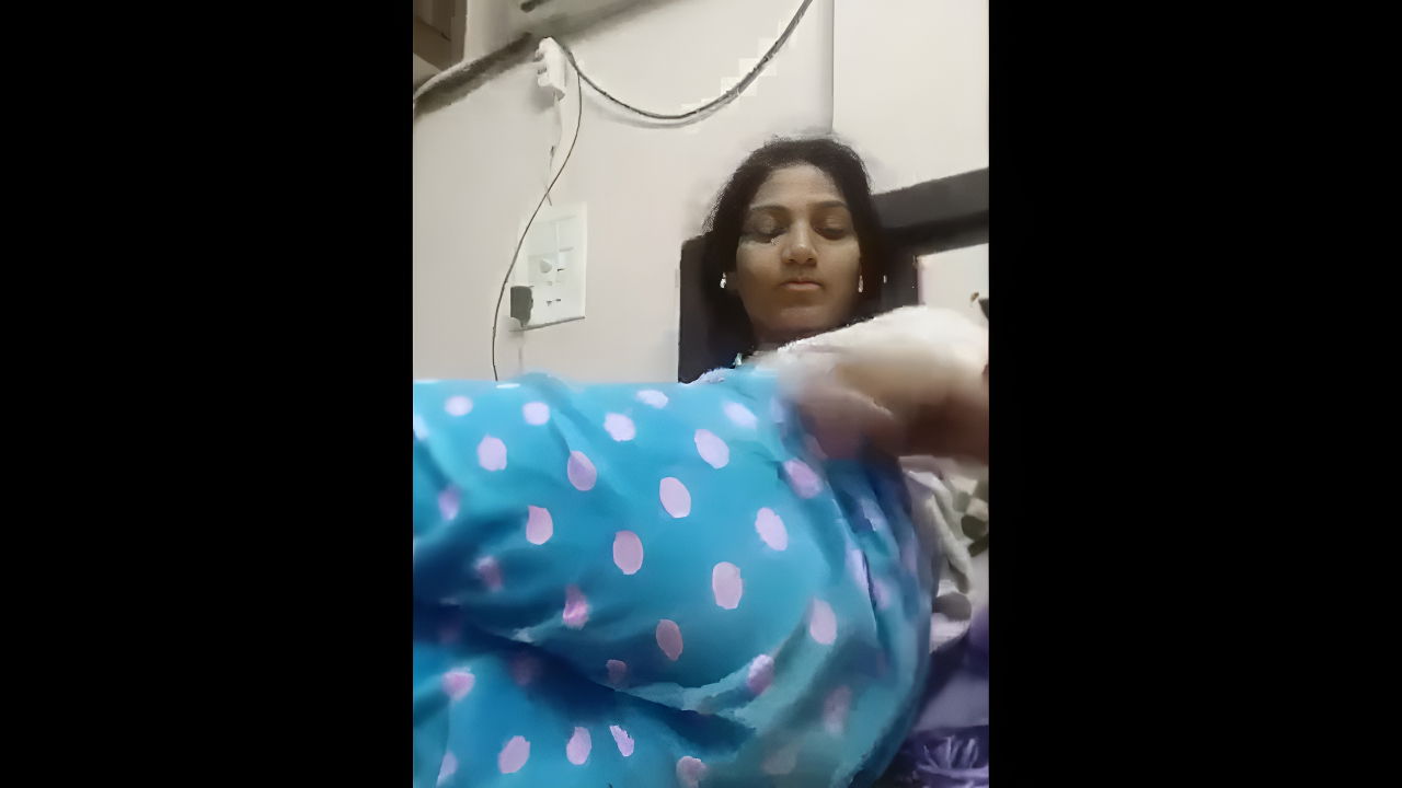 pant kholke chut or gand dikhayi