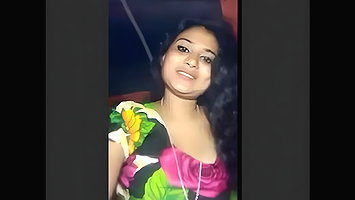 Desi sexy bhabi show her boobs