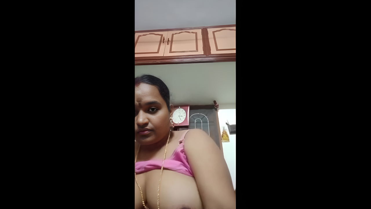 Big Boobs Tamil Wife Showing For Lover