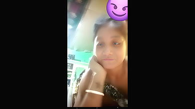 bhabhi ne vc me lover ko boob dikhayi