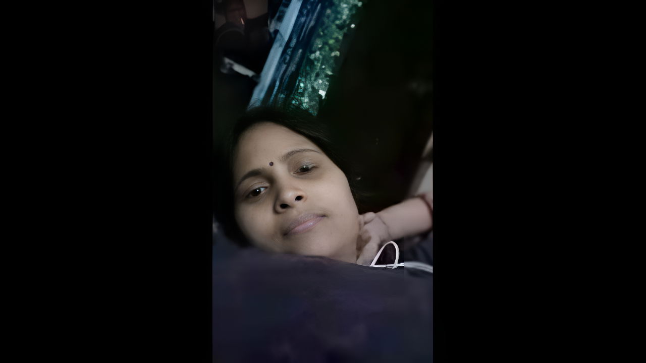 Sweet Desi Bhabhi show her Nude