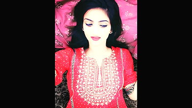 Cute Slim Paki Girl Showing her Boobs Pic’s+Video