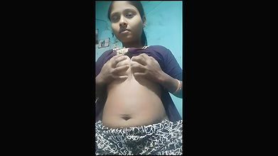 girl making nude video