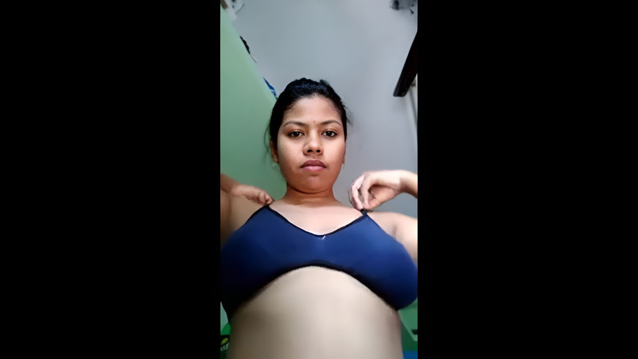 Desi horny girl nude MMS video