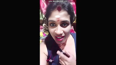 Mature Desi Aunty Showing Boobs