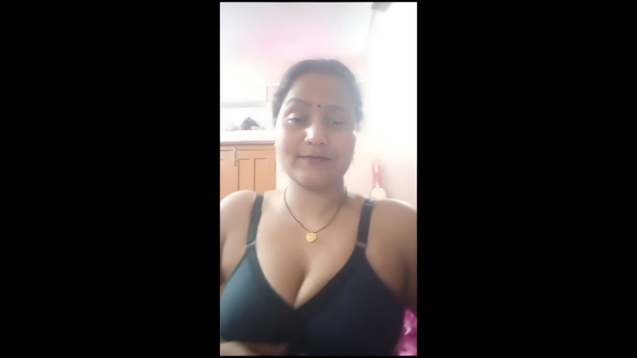 Big Boobs Aunty Showing