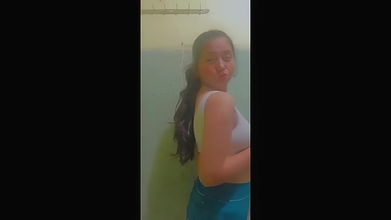 Cute Babe Teasing Showing 1