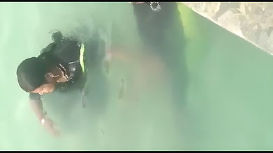 desi handjob caught in swiming pool