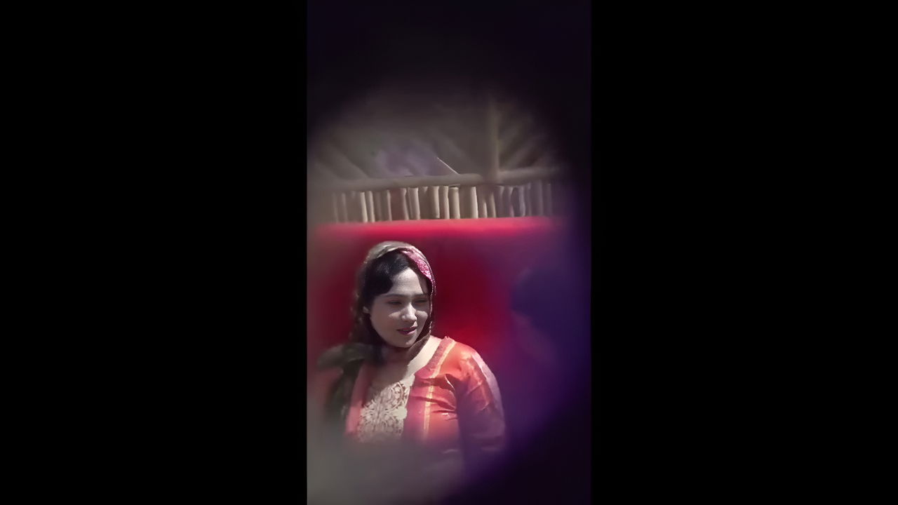 hijab couple caungt fun in restraunt