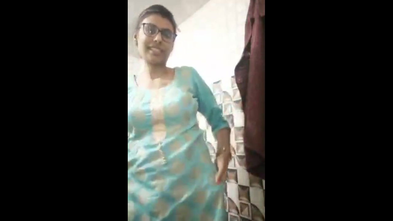 lambi ladki ne kapde kholke choot ragdi