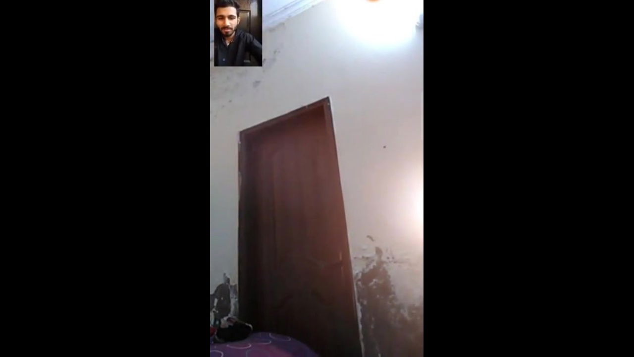 Sexy Pakistani girl nude video call with lover