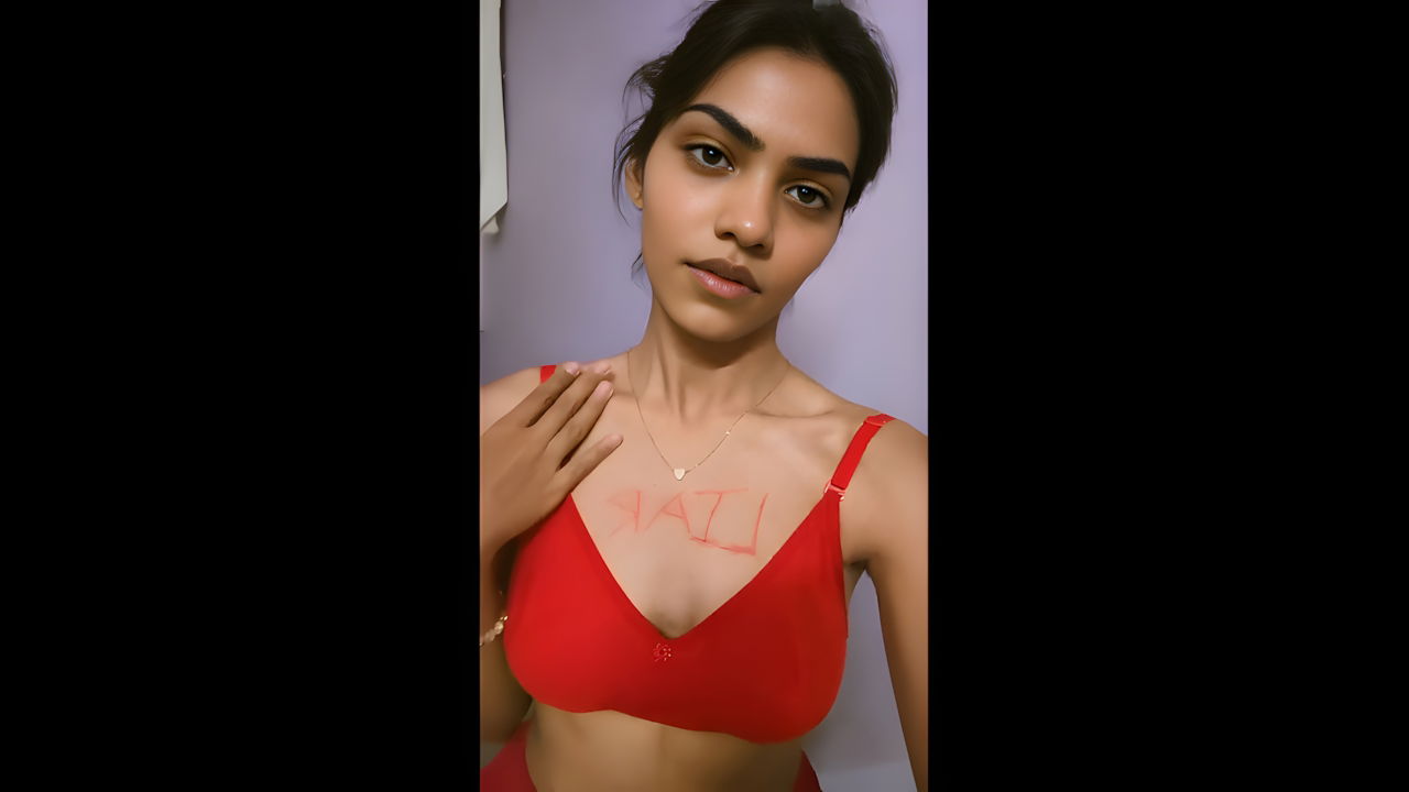 sexy slim horny tamil girl red bra
