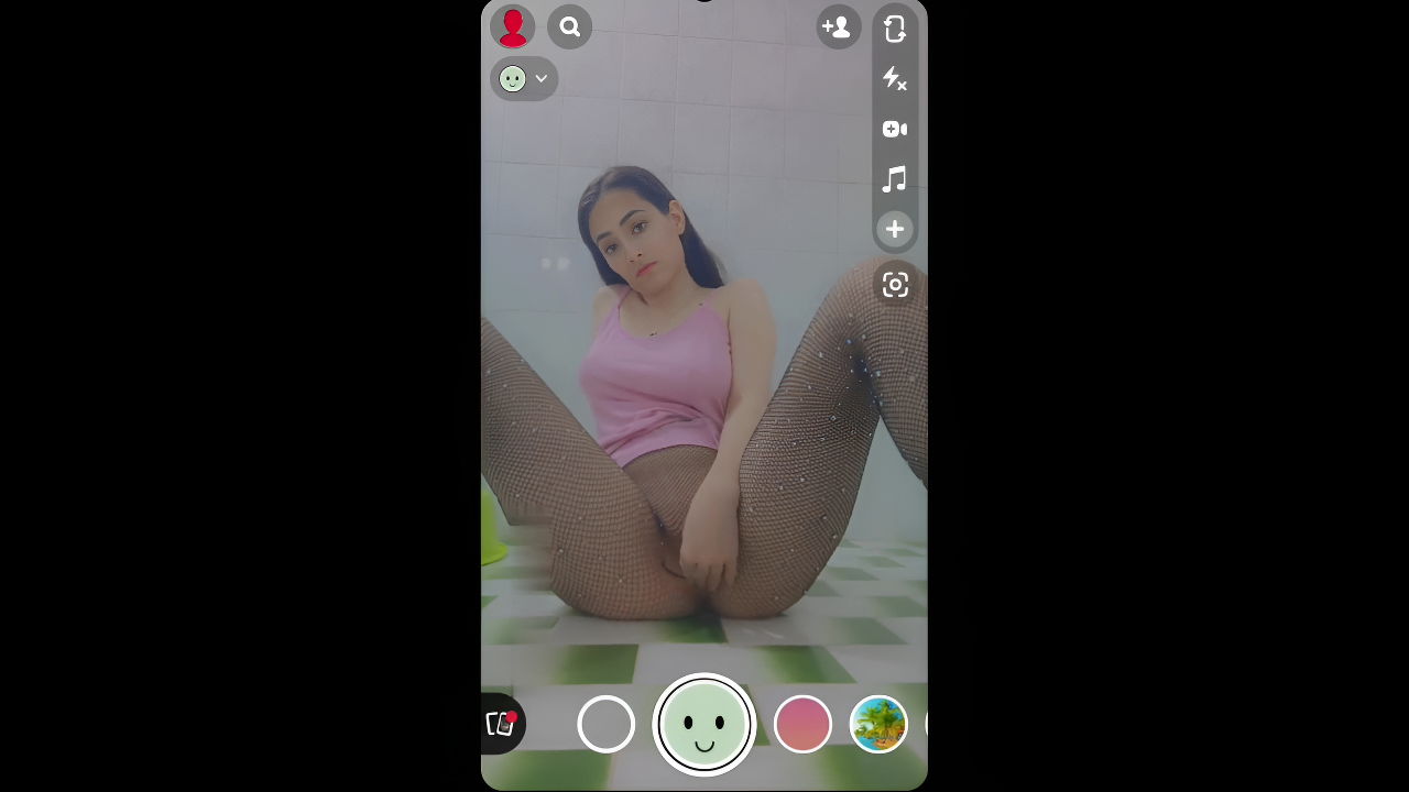 Beautiful horny virgin girlfriend leaked Snapchat nude video showing her sexy nude body