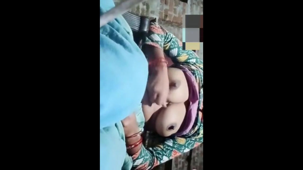 gorgeous village roshna girl showing full nude body beautiful pussy boobs leaked video clip