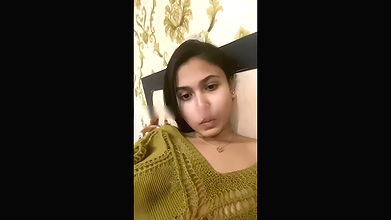 gf ne vc mein boob dikhayi