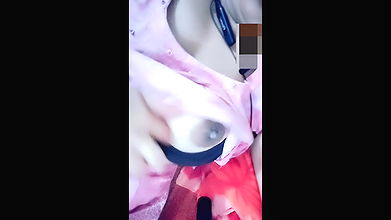 Desi Bhabhi Showing Her Boobs