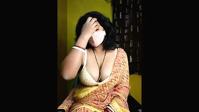 Sexy Aunty Teasing and Boobs Show