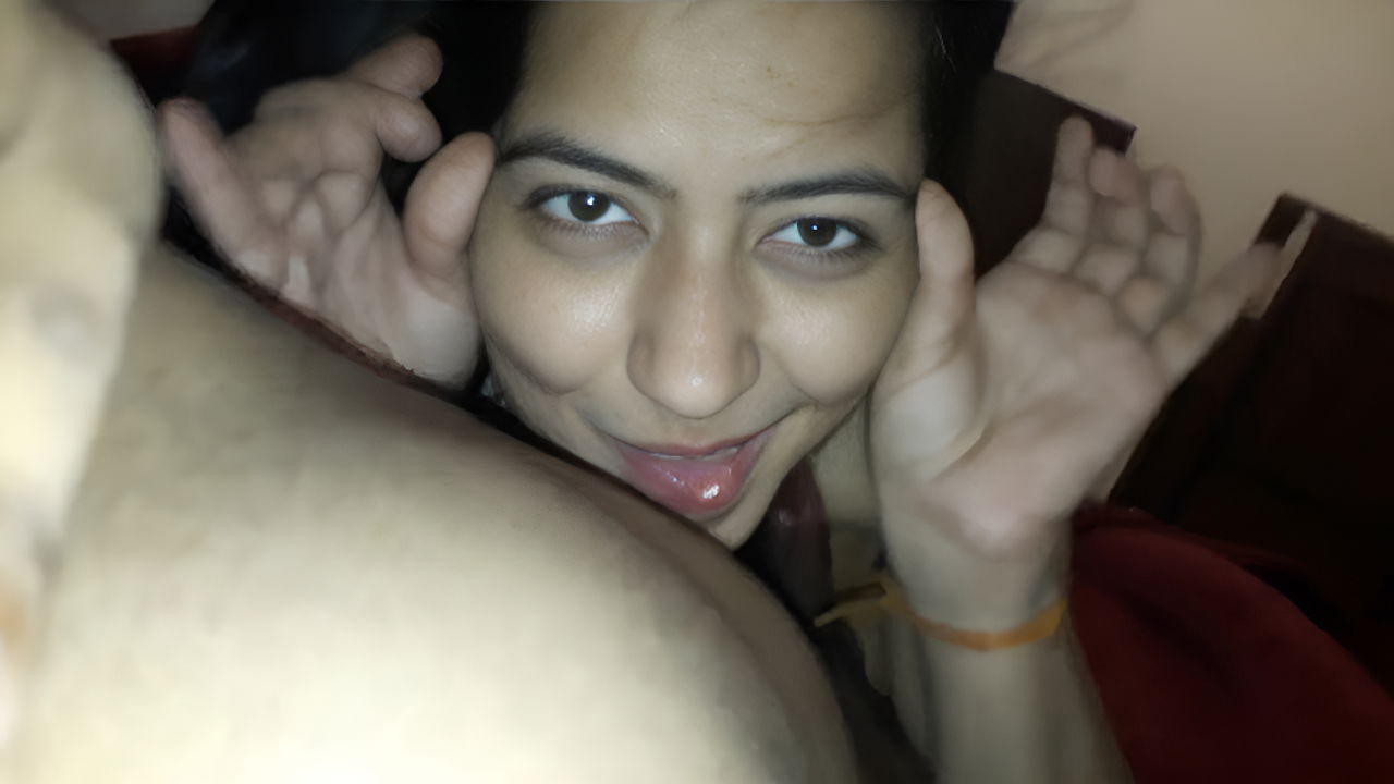 Girlfriend giving hot sexy blowjob to her lover