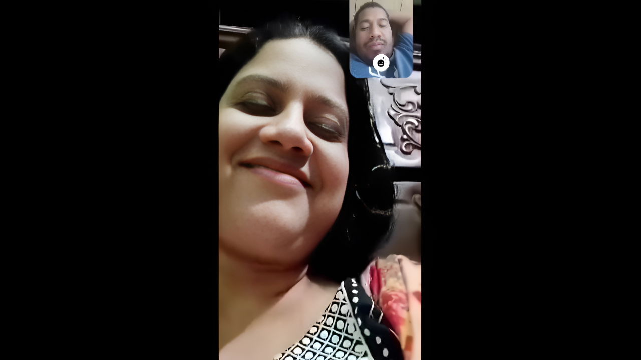 Beautiful Cheater Aunty Showing 1