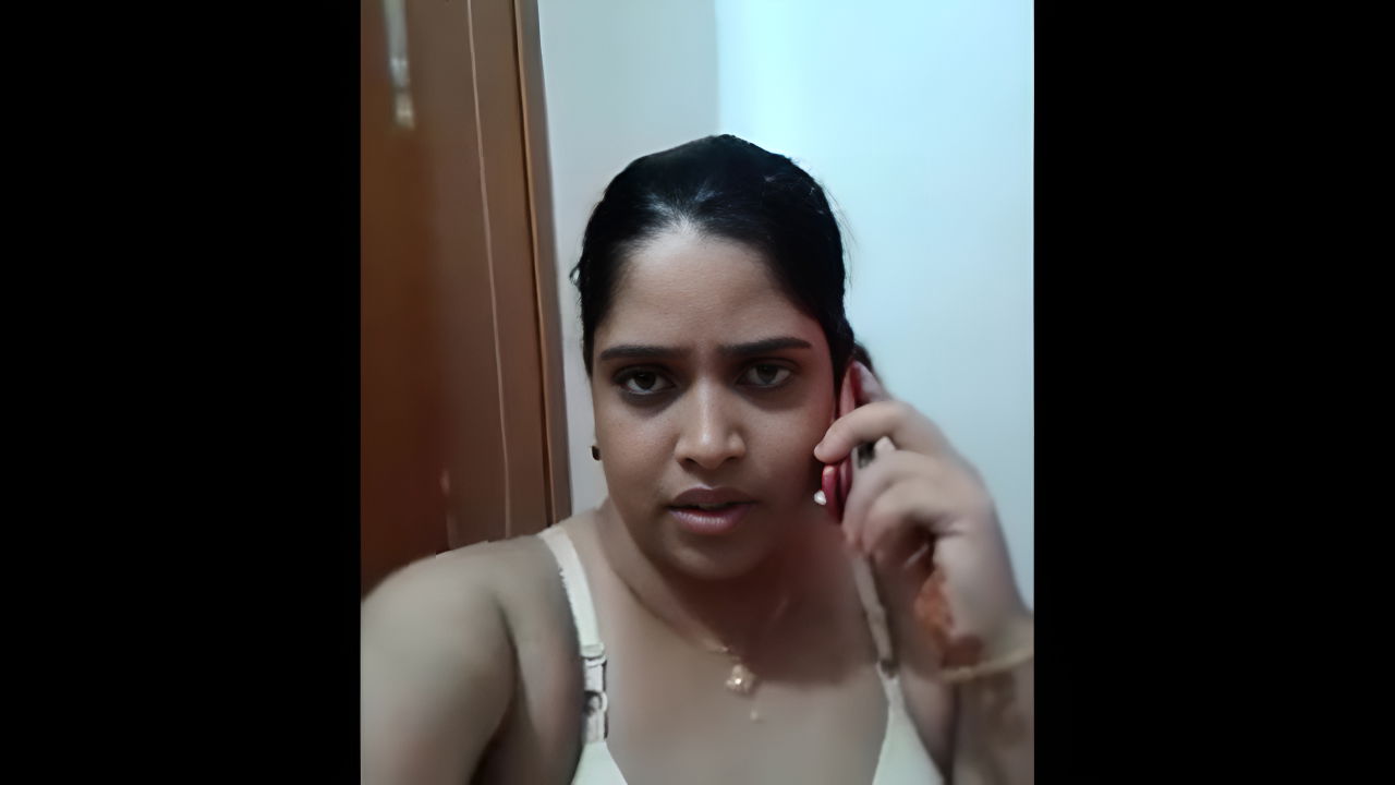 bra kholke badi chuche dikhayi