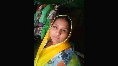 saree uthake chut ragdi or boob dikhayi gaon ki bhabhi ne