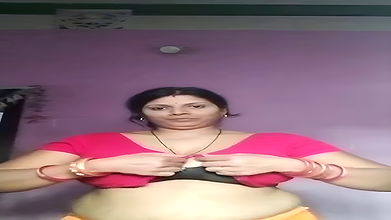 gaon ki bhabhi ne saree kholke nangi video banayi