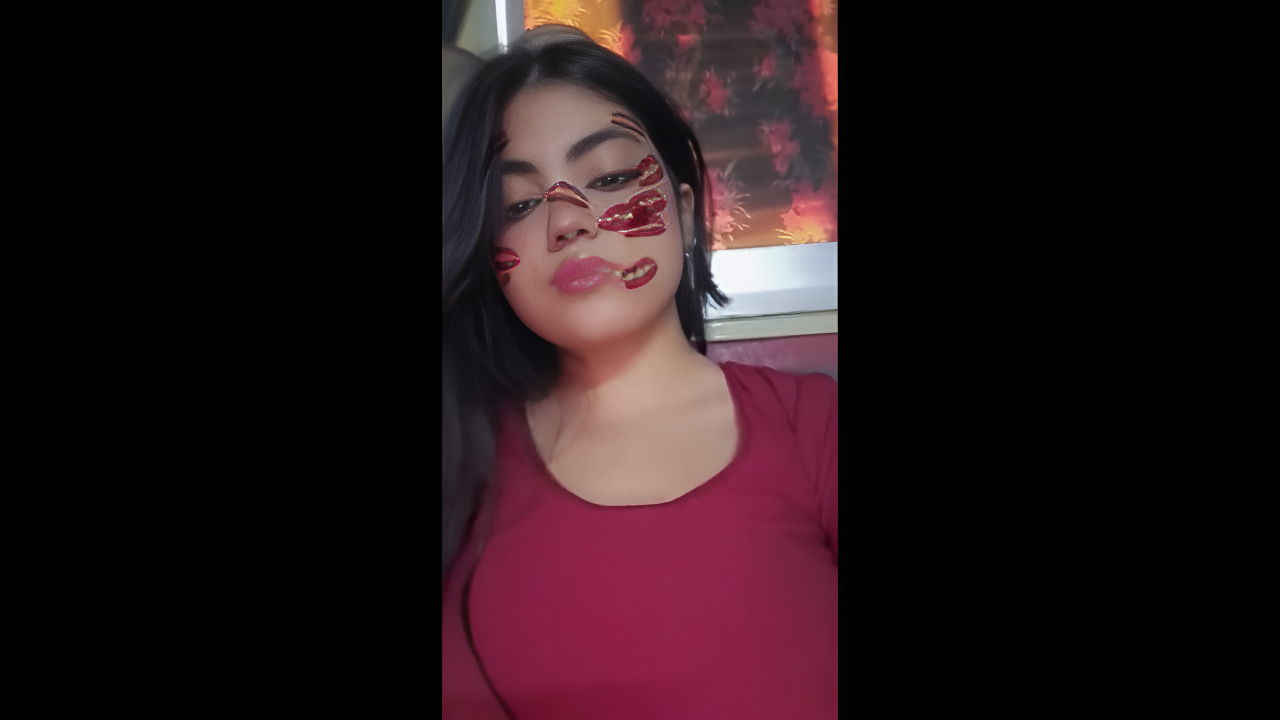 Indian Babe Showing Boob