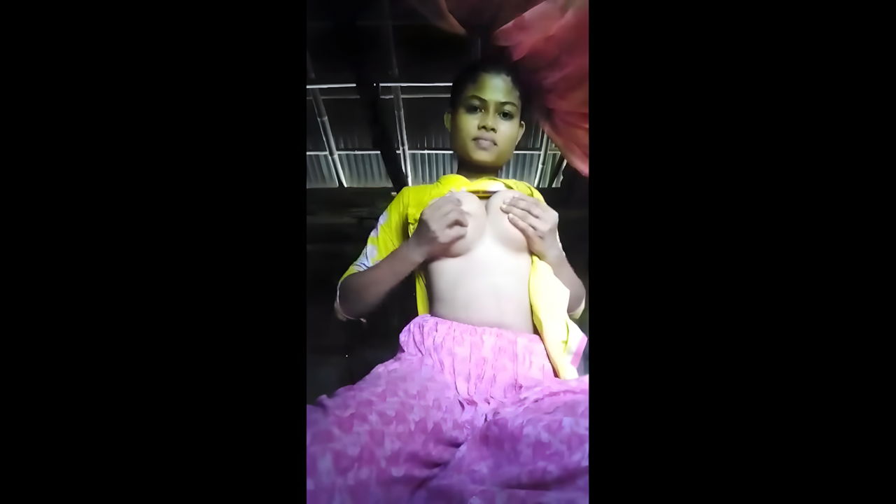 ladki ne shalwar kholke nanngi video banayi