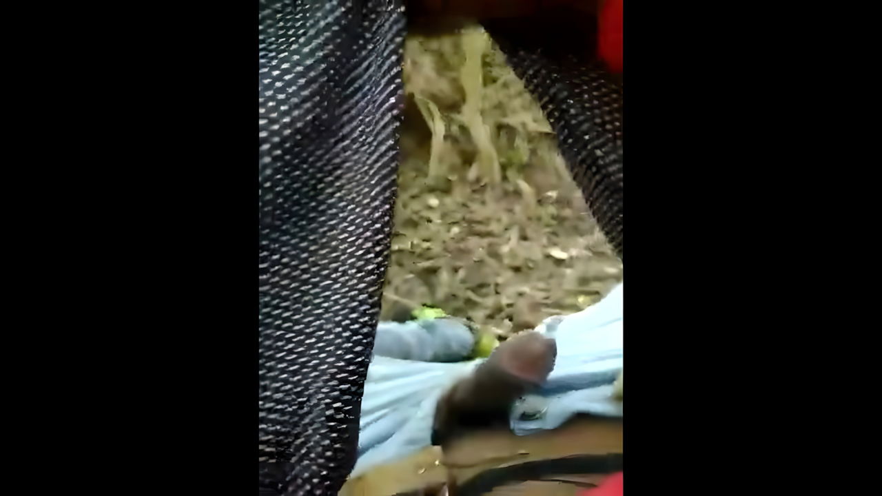 khule mein ladki ne lund ki sawari kri